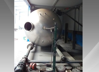 抛光中的不锈钢釜